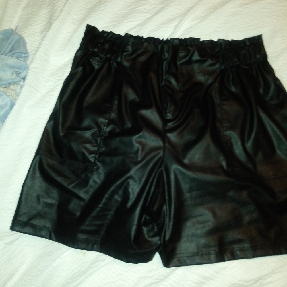 3x black leather pocket shorts